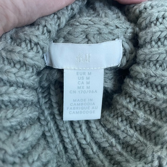NWOT H&M Mock Neck Sweater - Picture 4 of 5